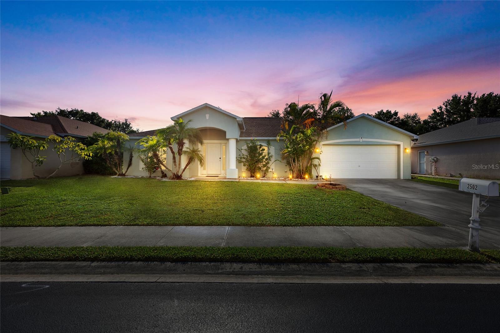 2502 NATURE POINTE LOOP