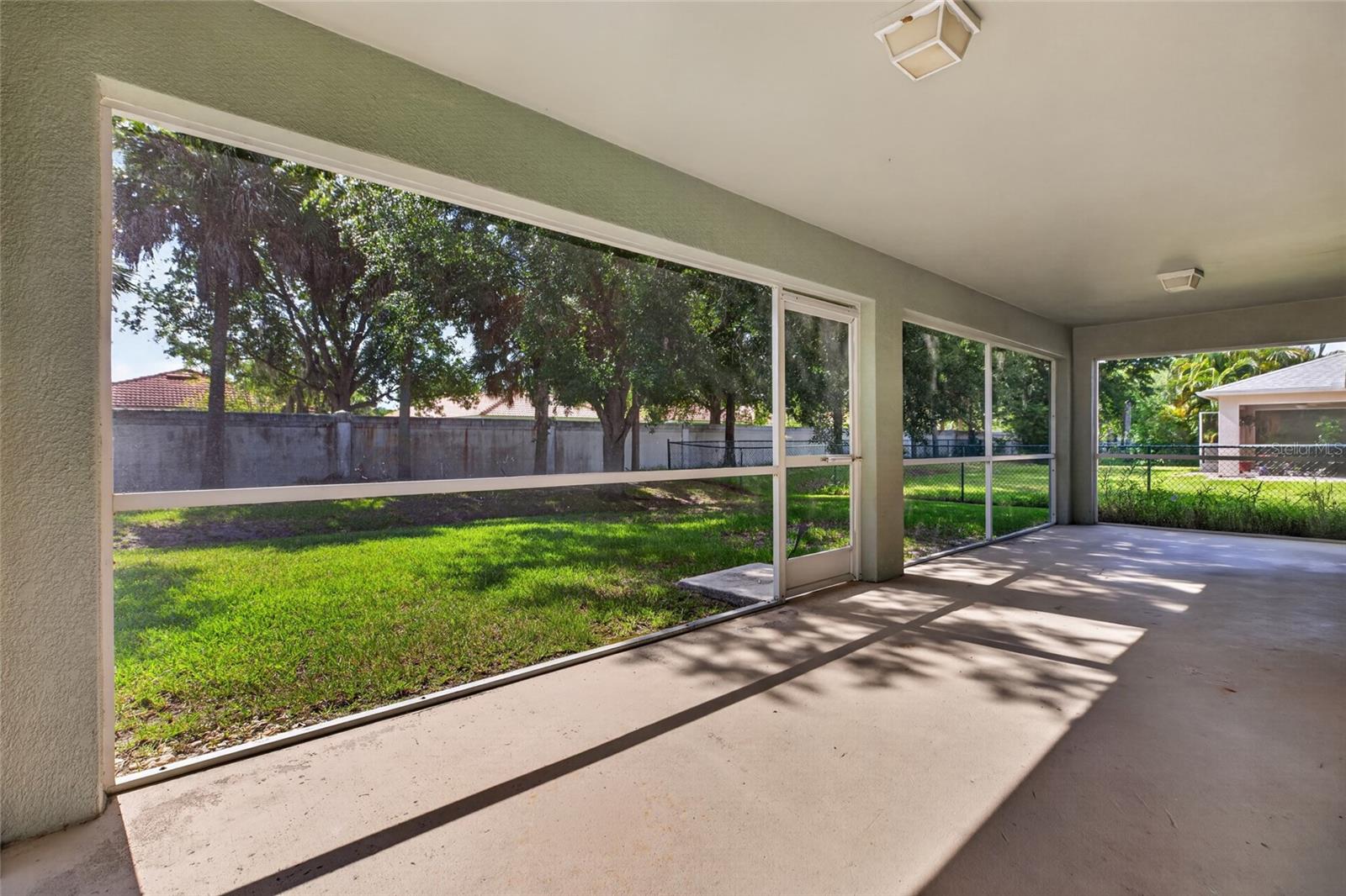 2502 NATURE POINTE LOOP