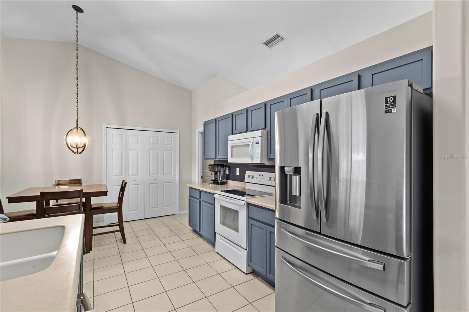 2502 NATURE POINTE LOOP