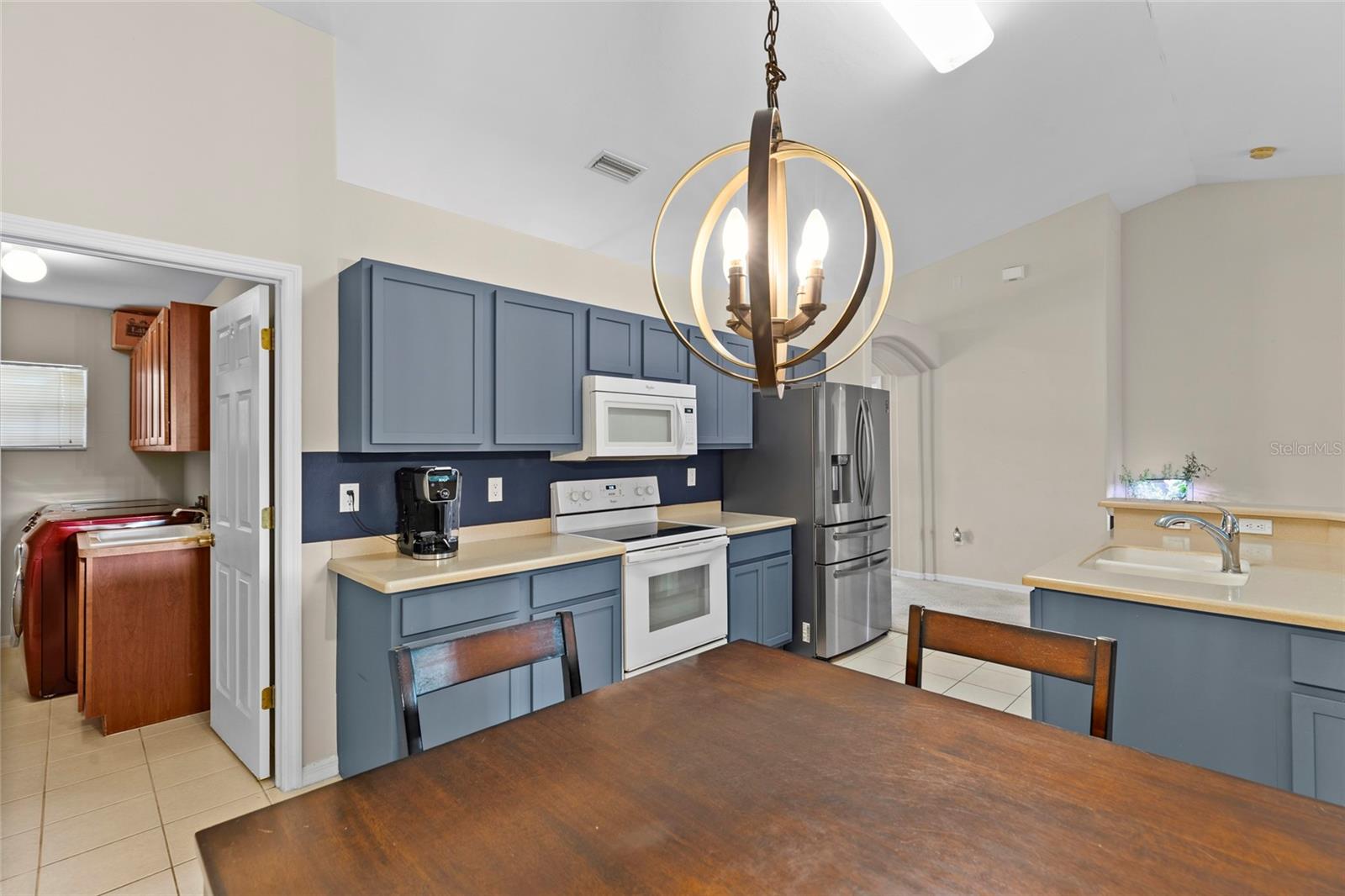 2502 NATURE POINTE LOOP
