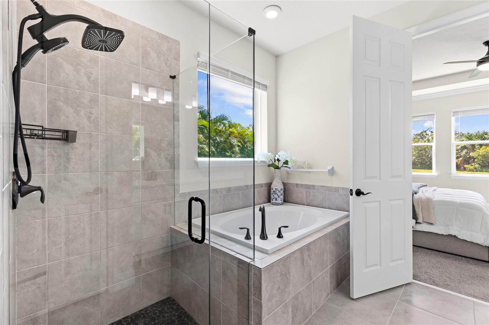 6211 SEA AIR DR