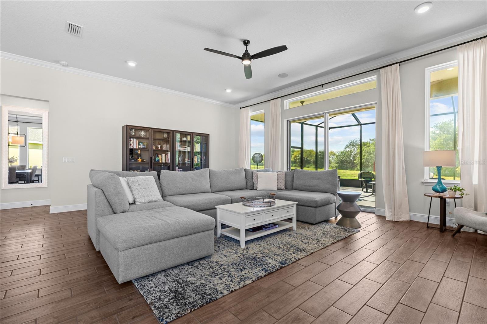 6211 SEA AIR DR