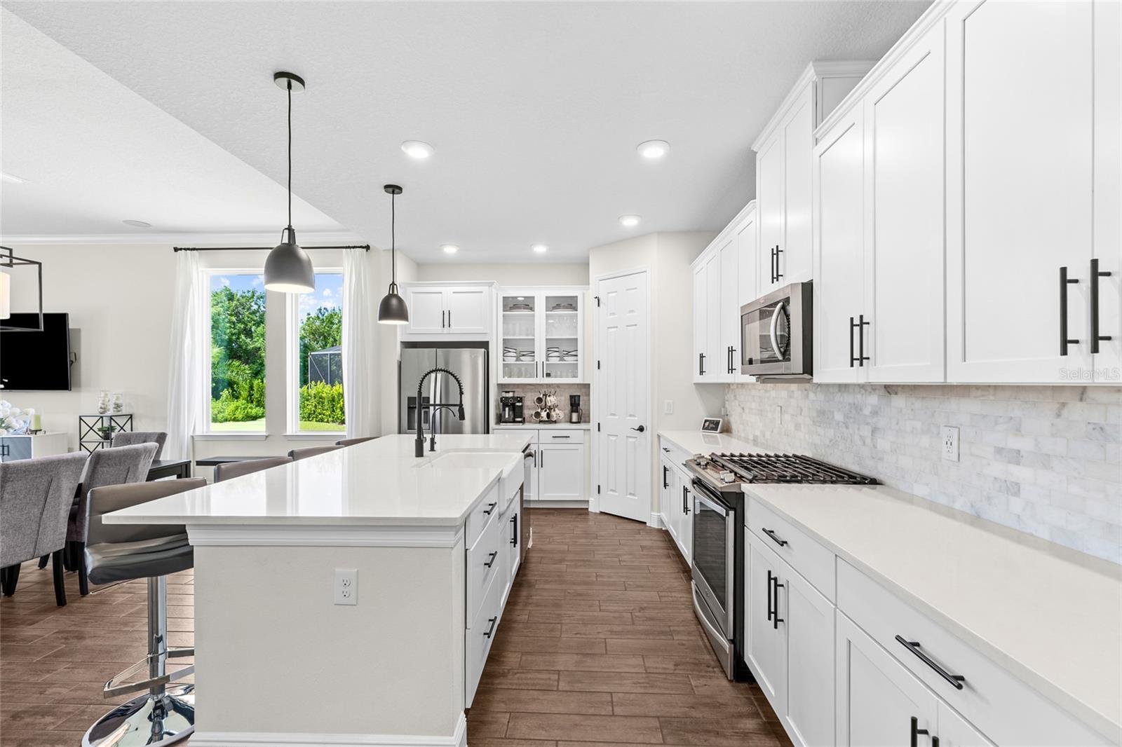 6211 SEA AIR DR