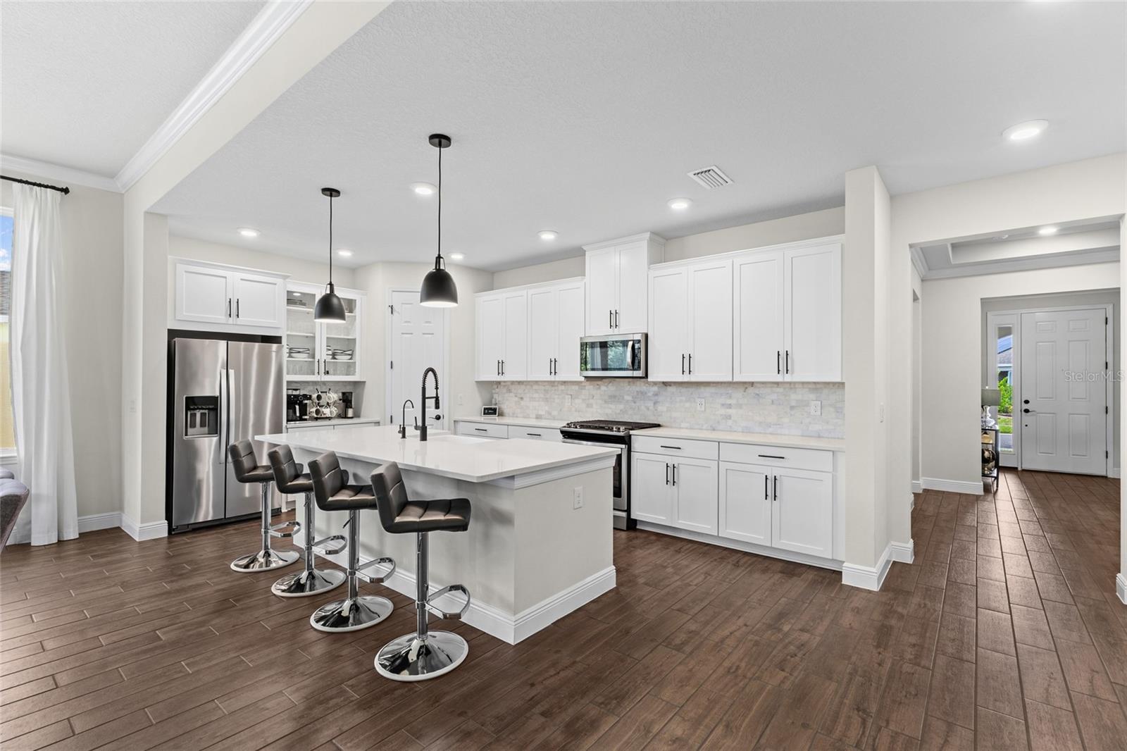 6211 SEA AIR DR