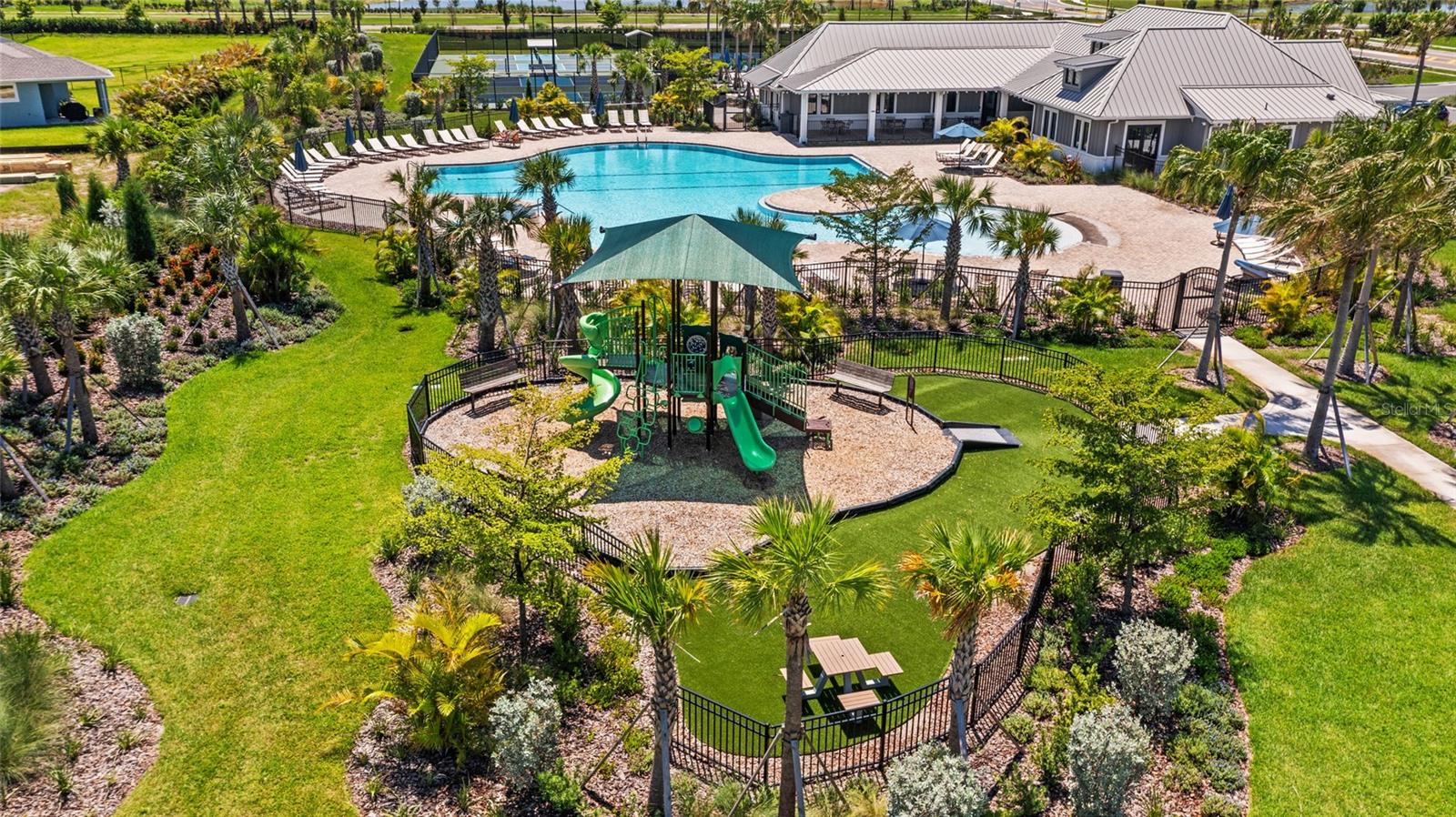 6211 SEA AIR DR