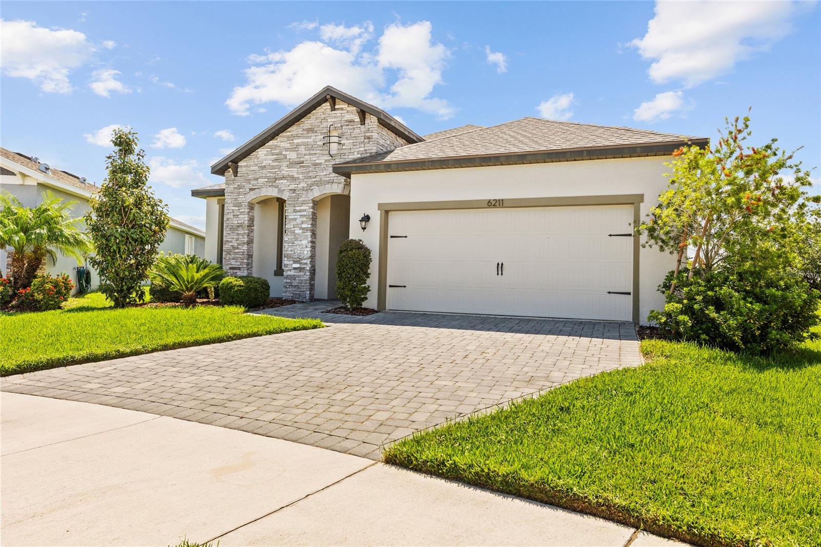 6211 SEA AIR DR