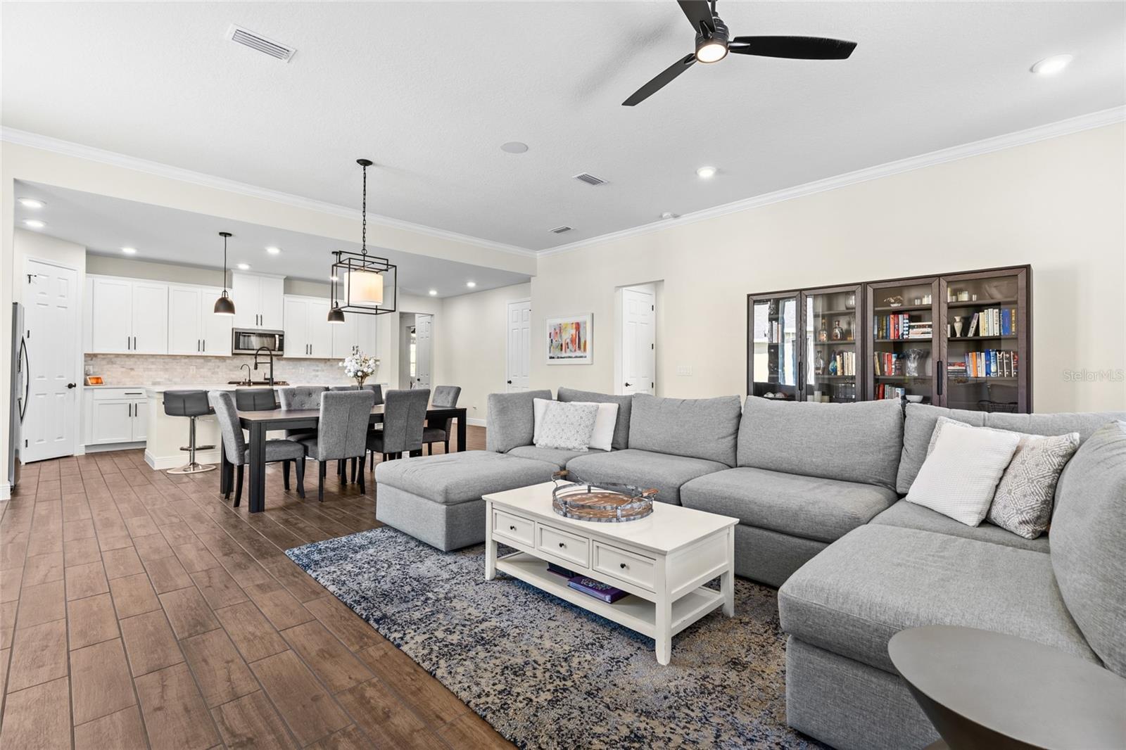6211 SEA AIR DR