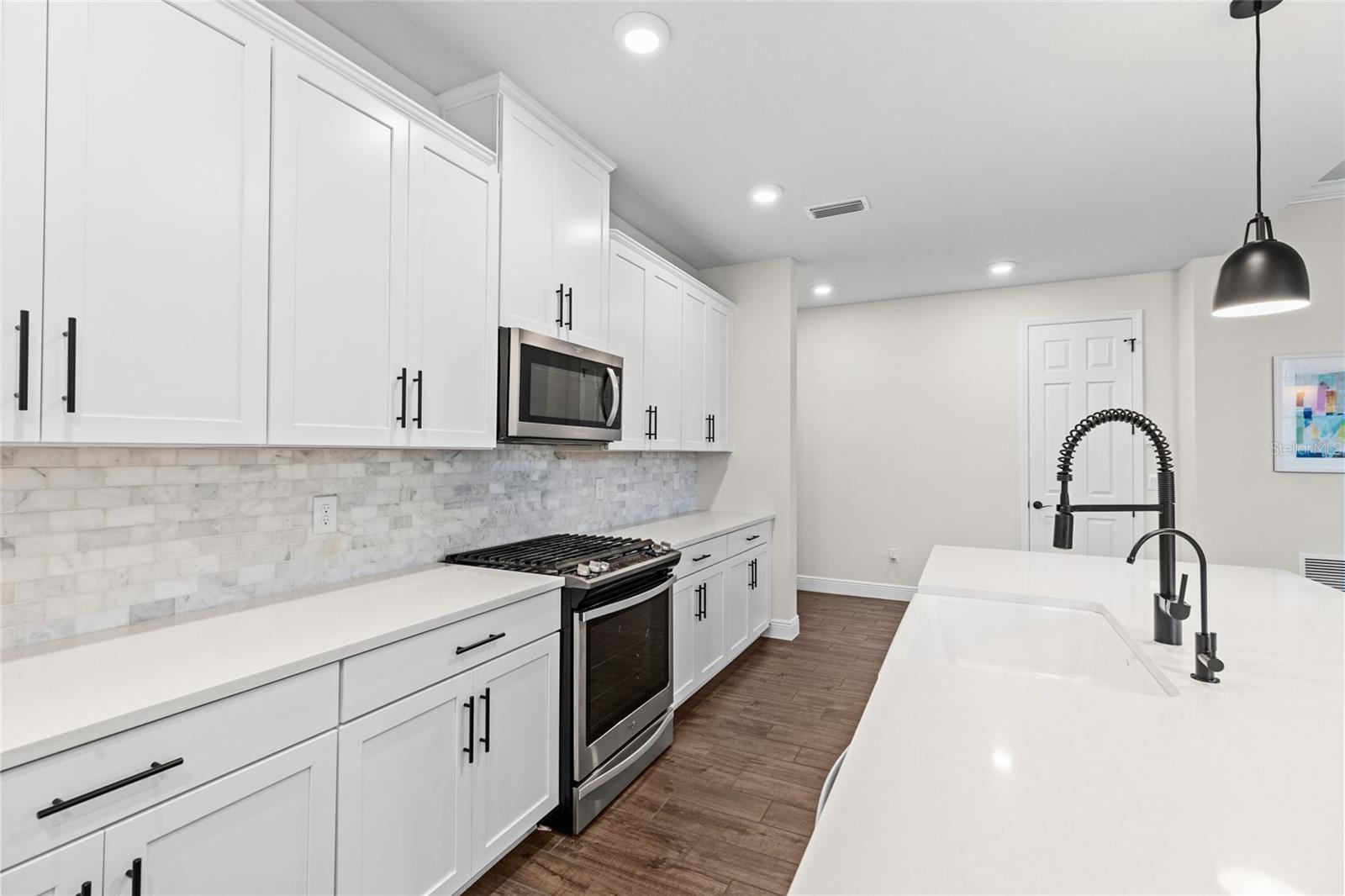 6211 SEA AIR DR