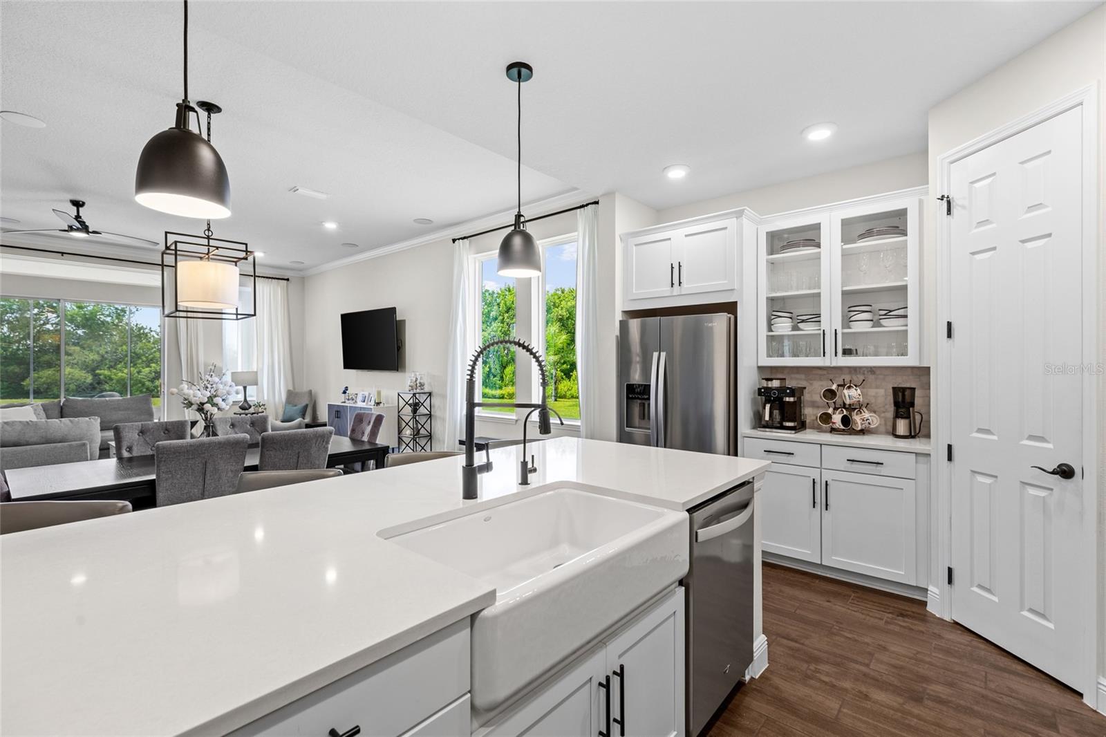 6211 SEA AIR DR