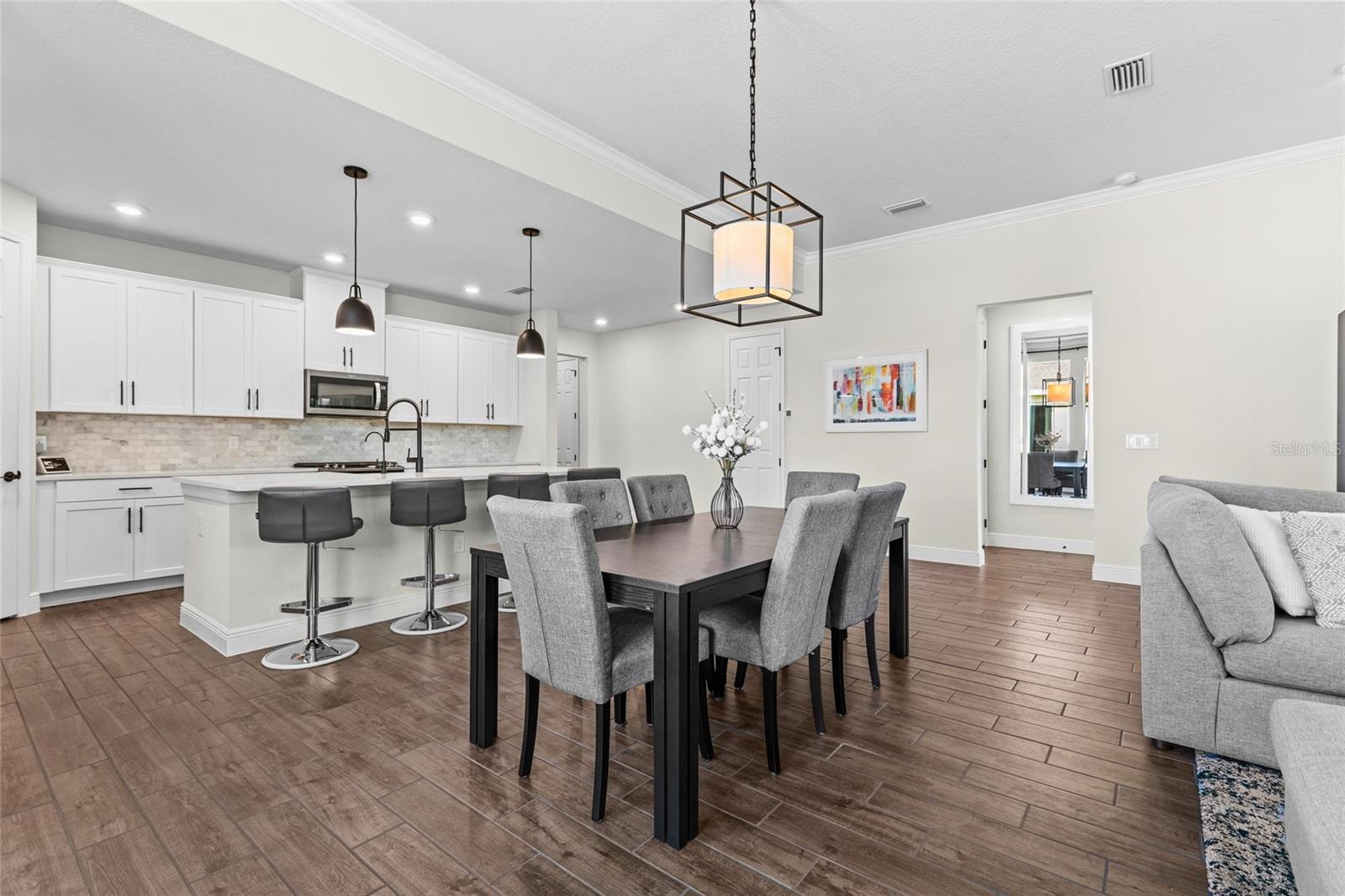 6211 SEA AIR DR
