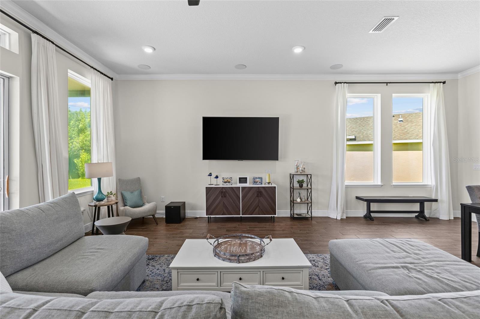 6211 SEA AIR DR
