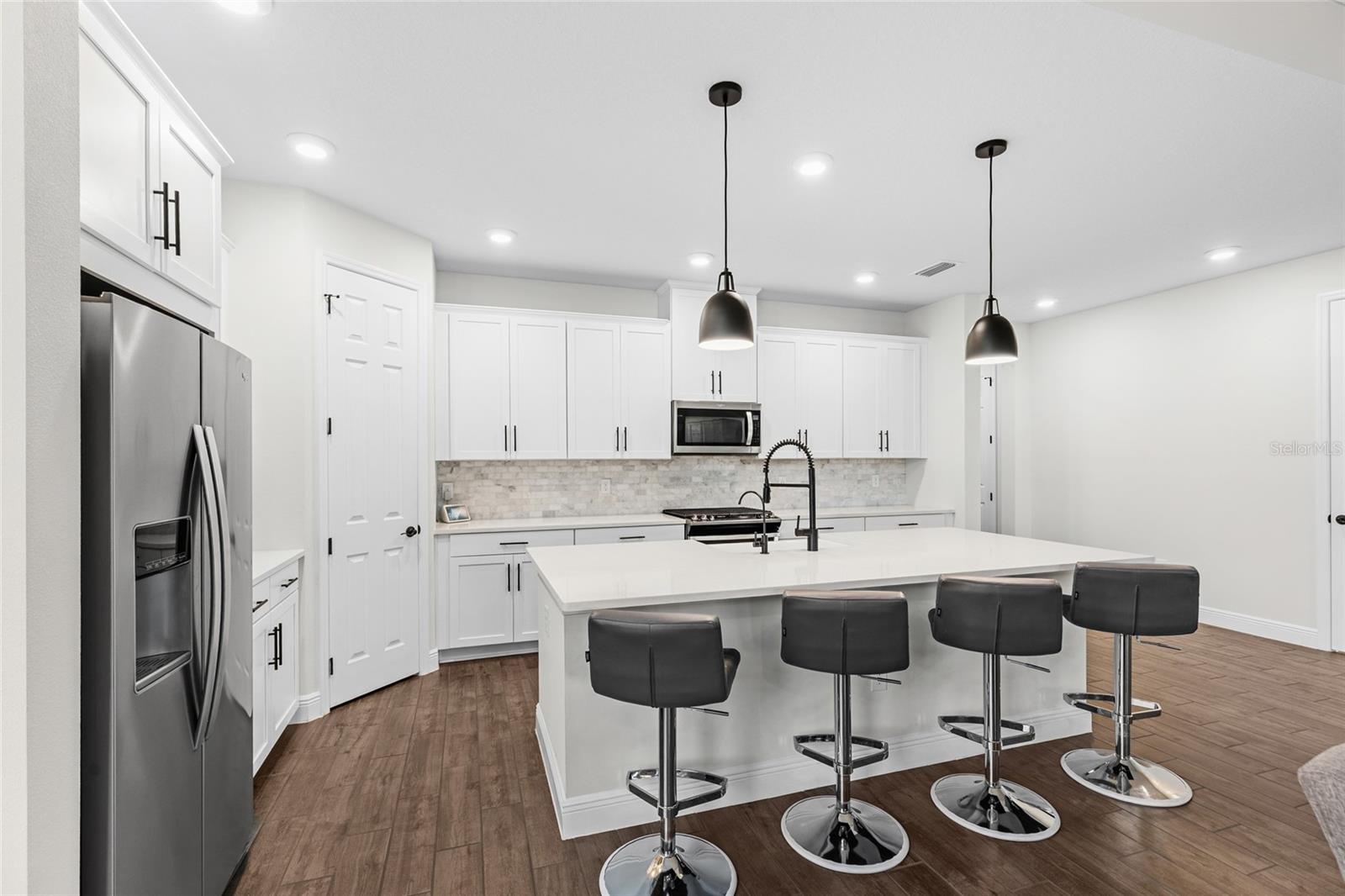 6211 SEA AIR DR