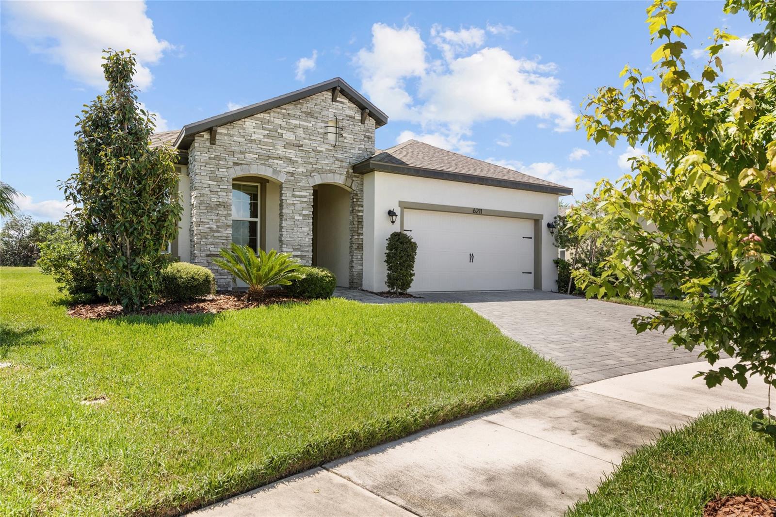 6211 SEA AIR DR