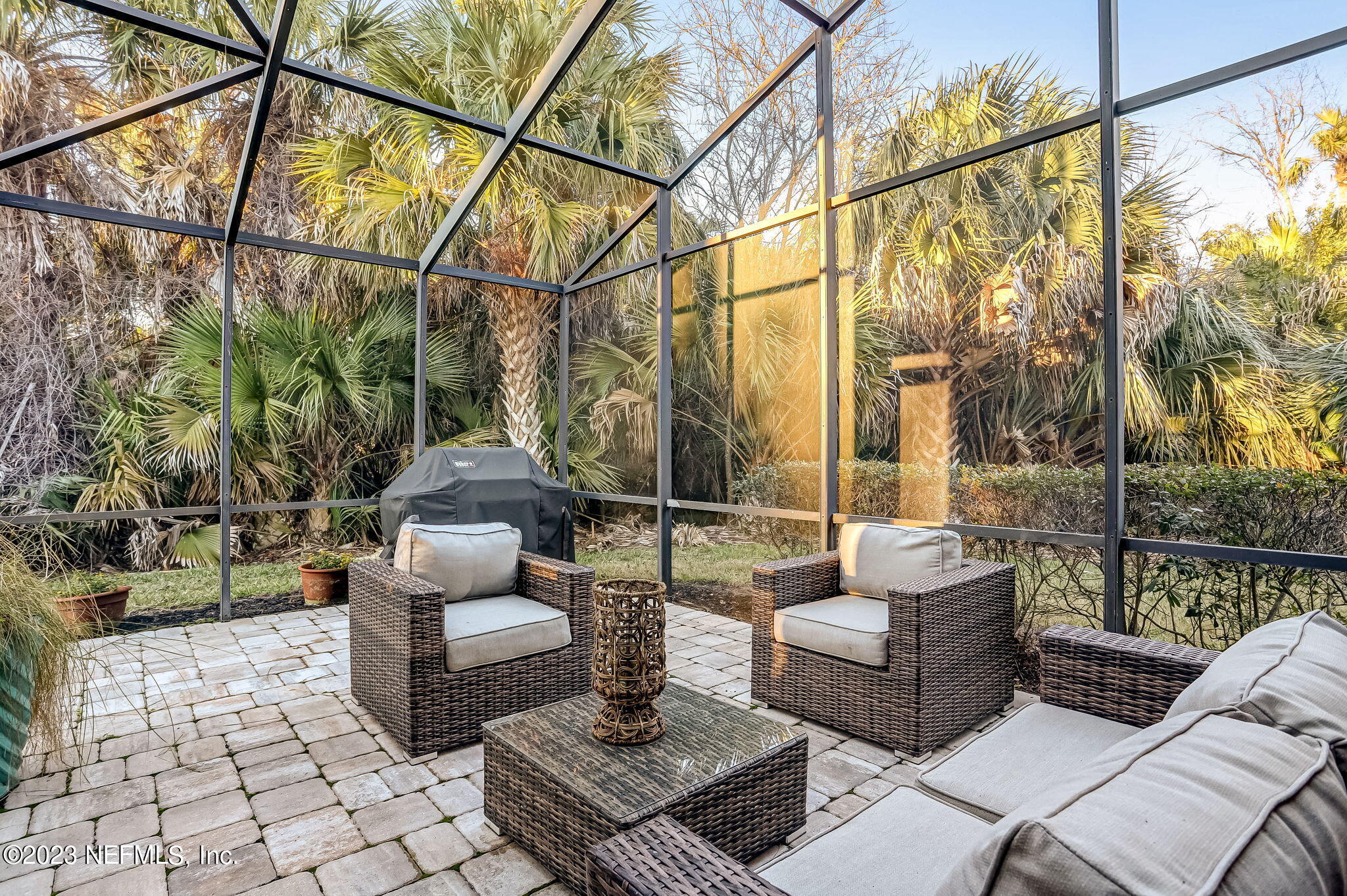 10025 SAWGRASS DR E