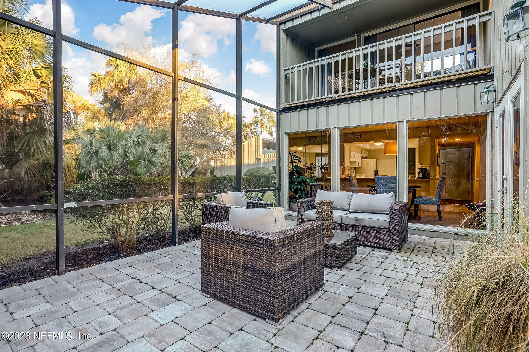 10025 SAWGRASS DR E
