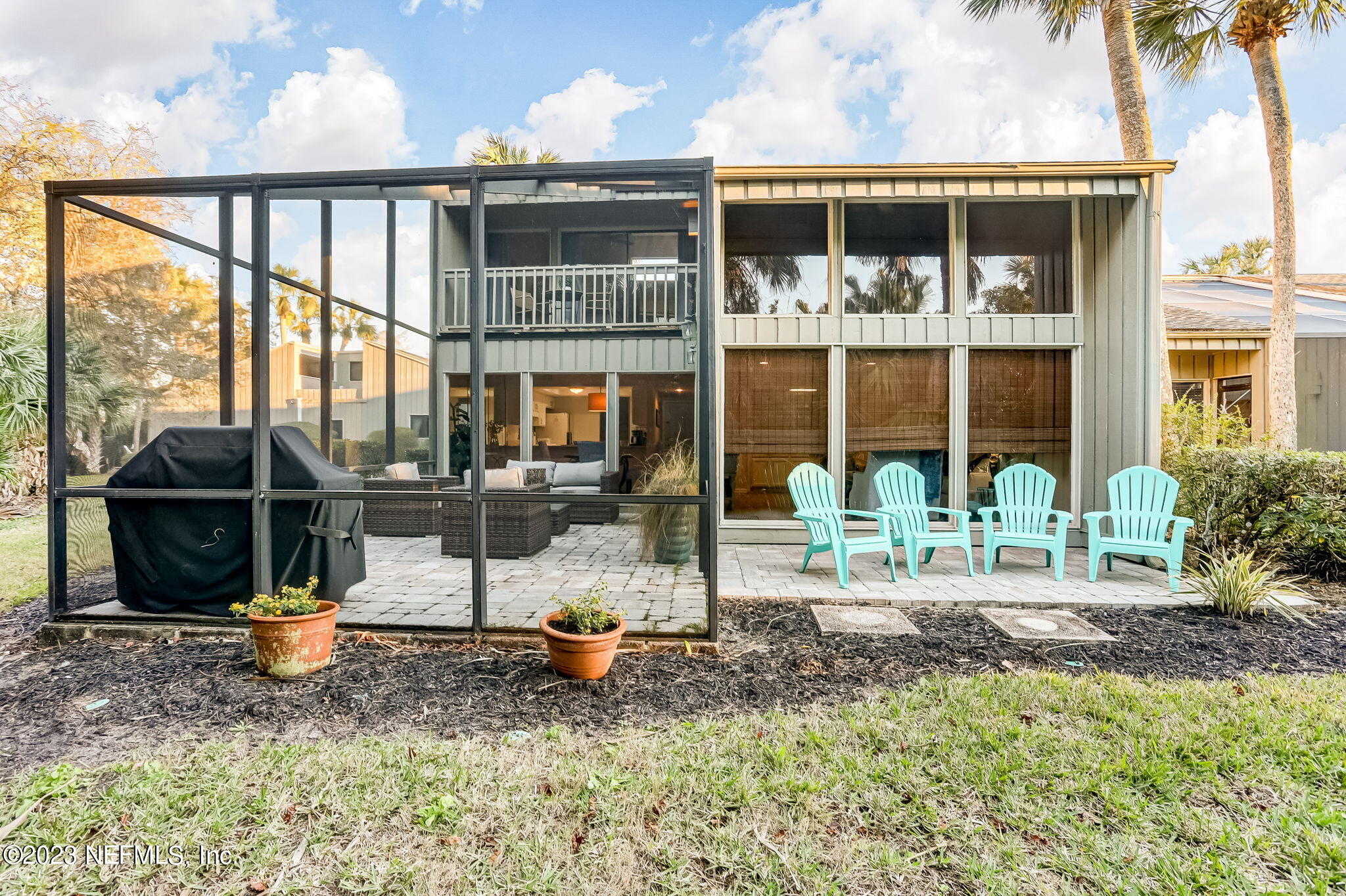 10025 SAWGRASS DR E