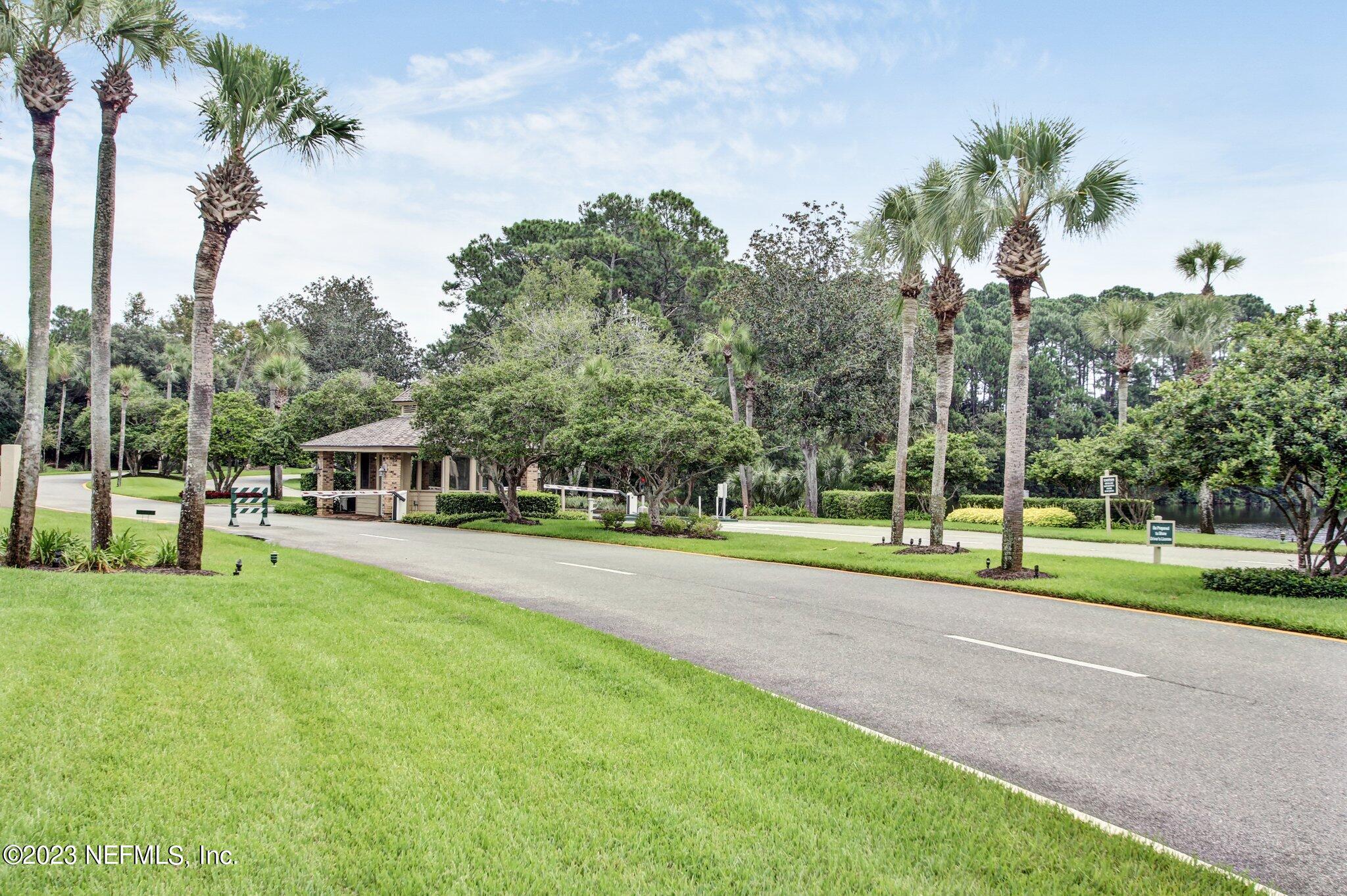 10025 SAWGRASS DR E