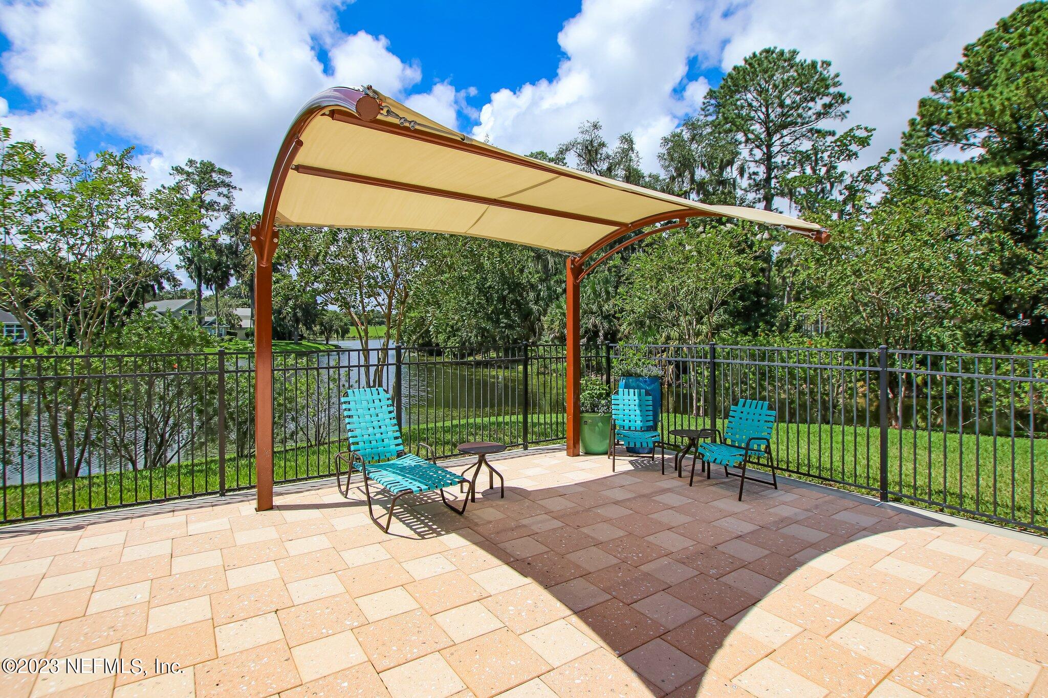 10025 SAWGRASS DR E