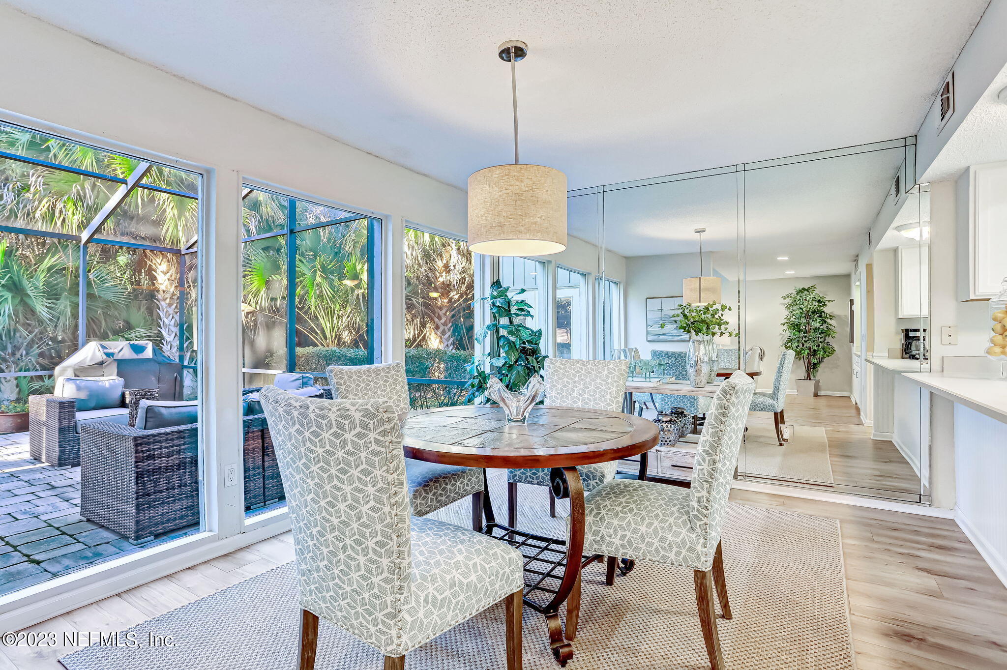 10025 SAWGRASS DR E