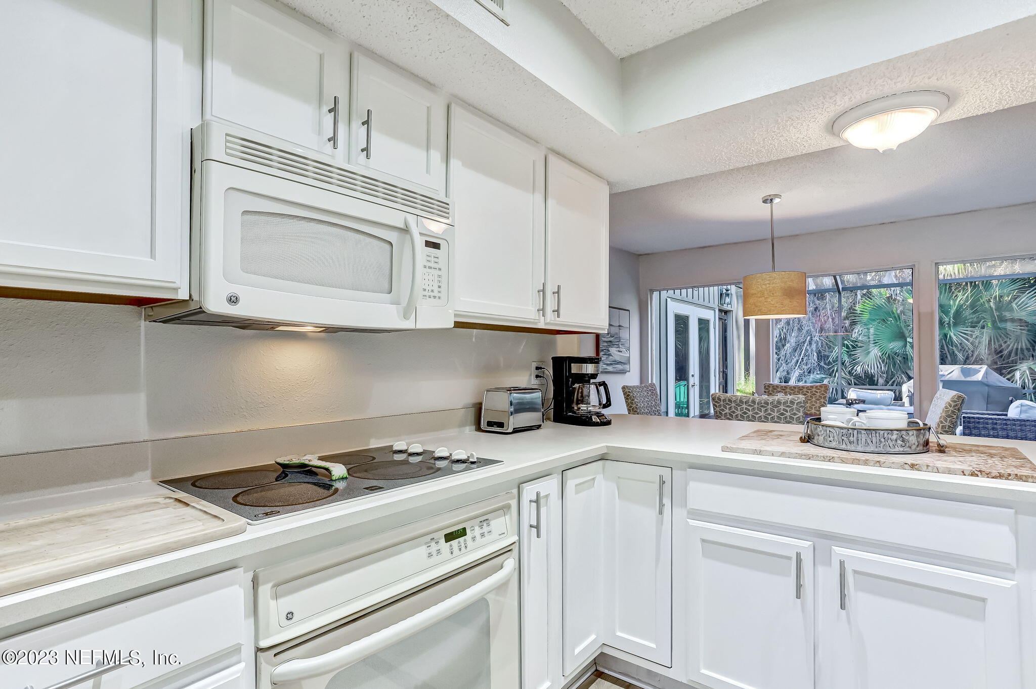10025 SAWGRASS DR E