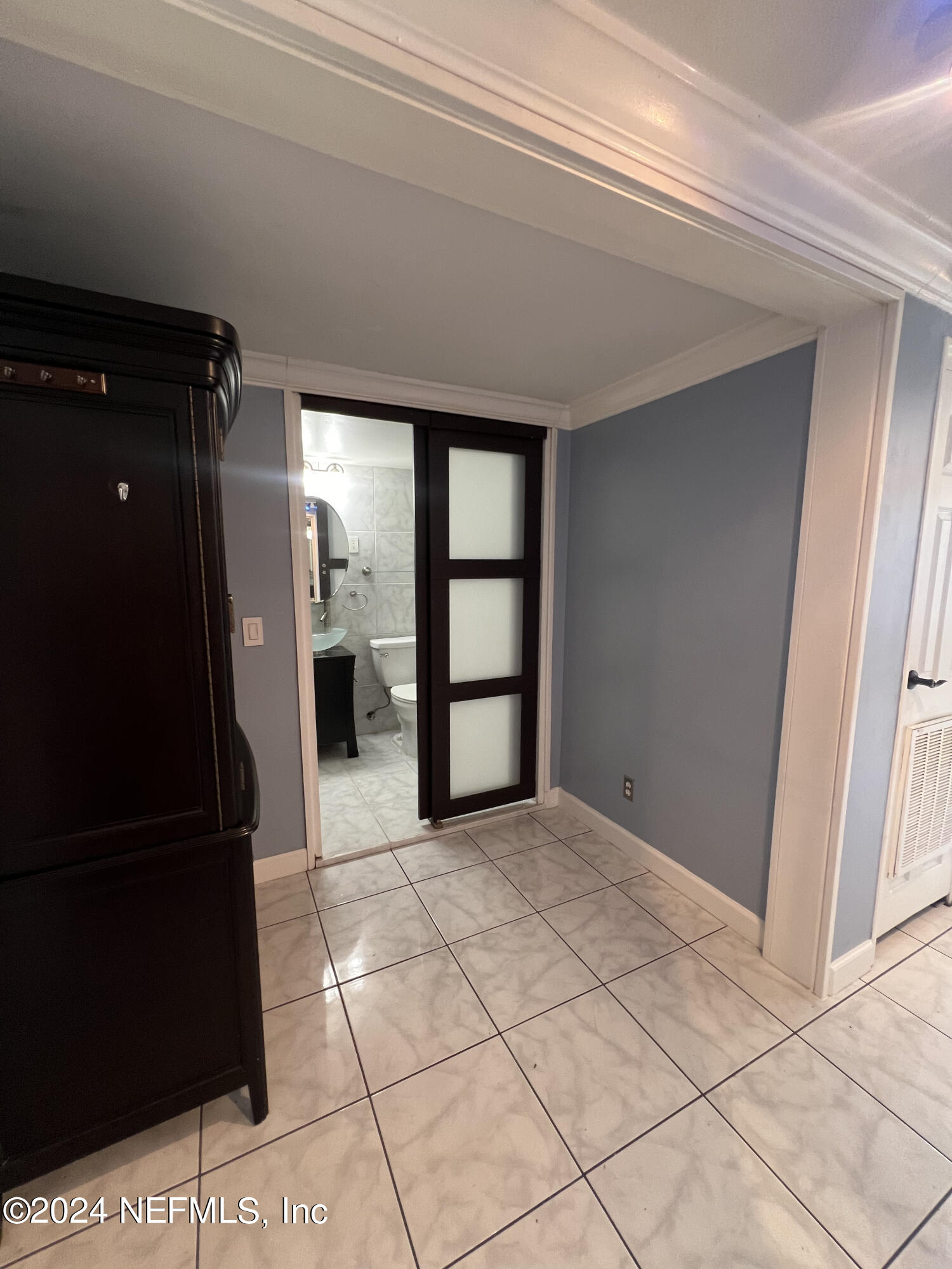 311 W ASHLEY Street, 1214