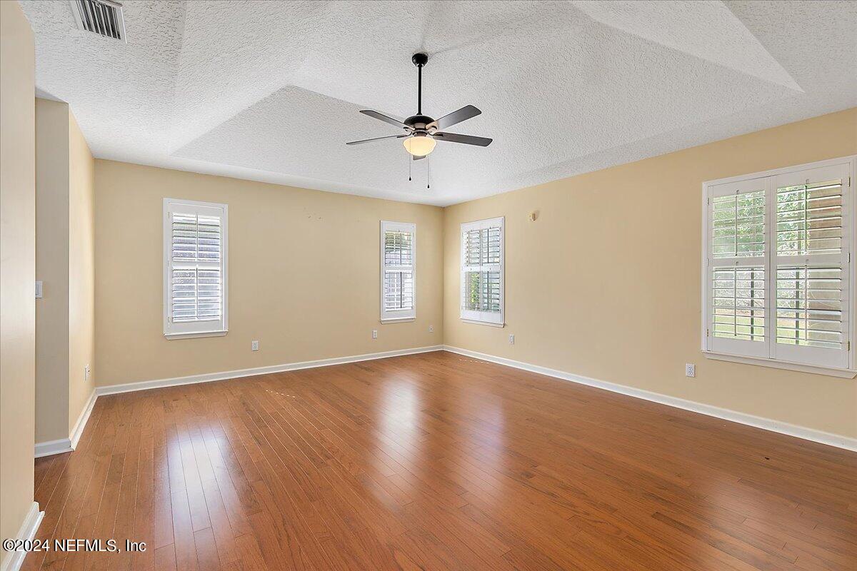 9676 TRENDLE Lane