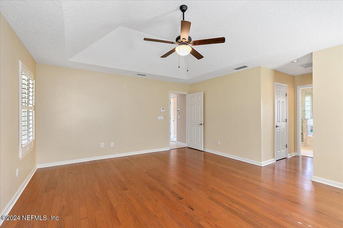 9676 TRENDLE Lane
