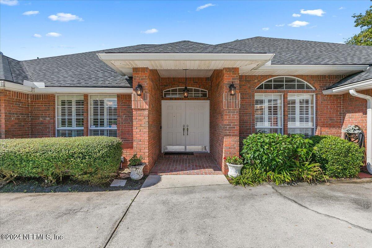 9676 TRENDLE Lane