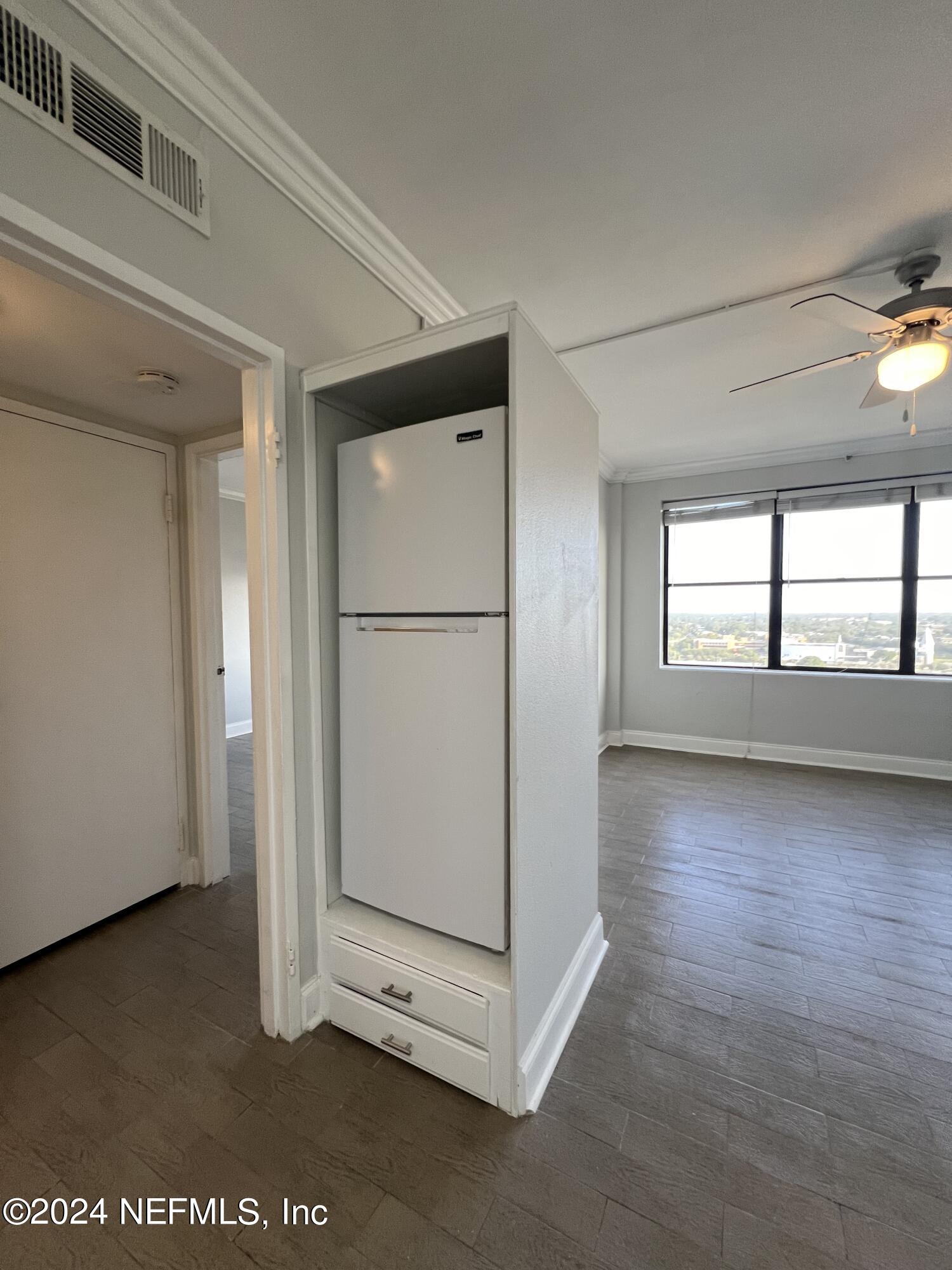 311 W ASHLEY Street, 1504