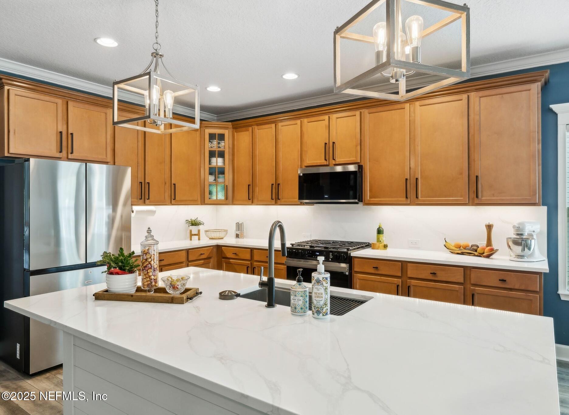 242 HOWLAND Drive