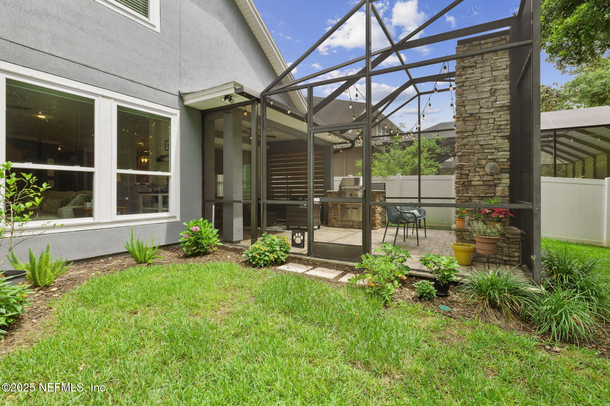 242 HOWLAND Drive