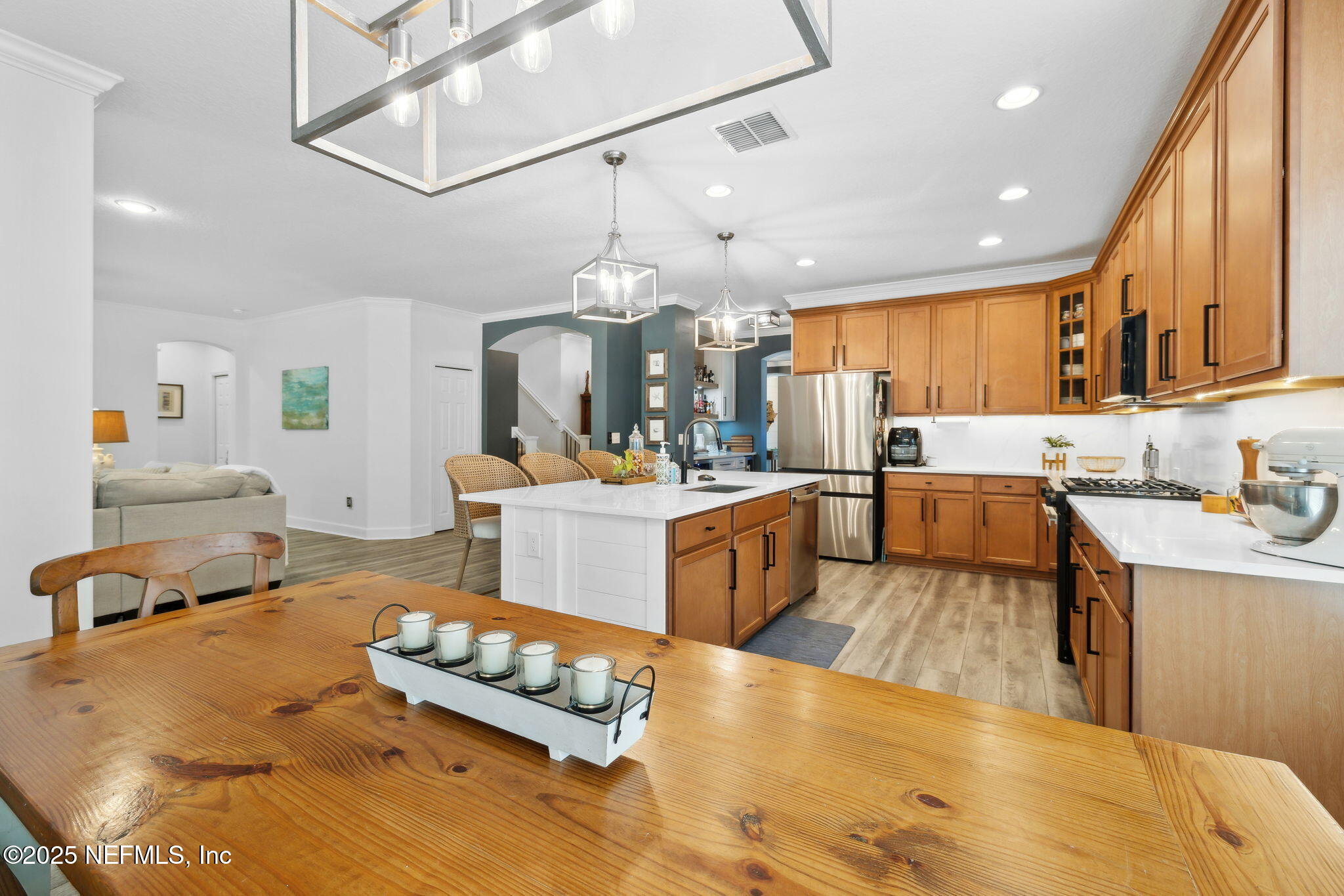 242 HOWLAND Drive
