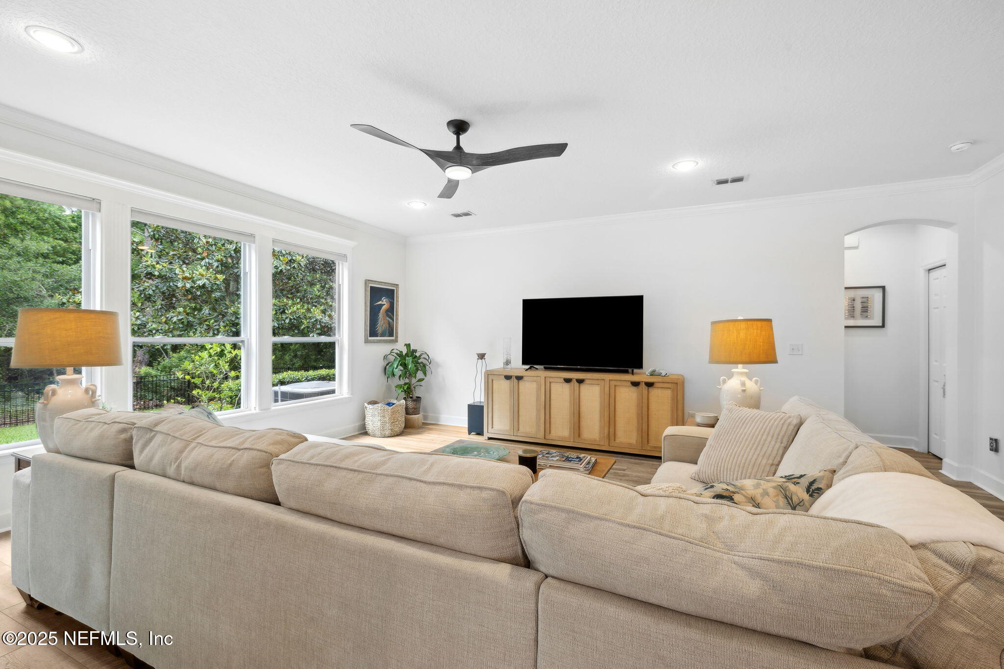 242 HOWLAND Drive