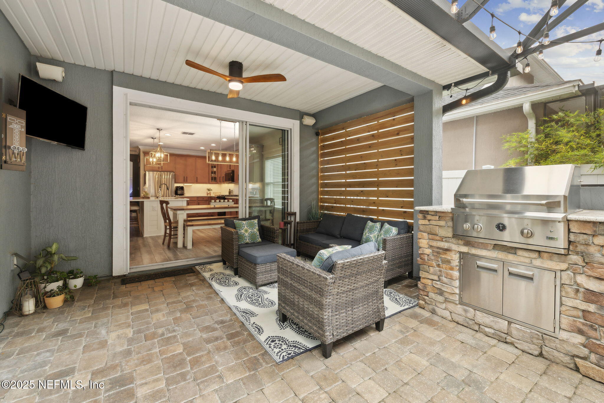 242 HOWLAND Drive