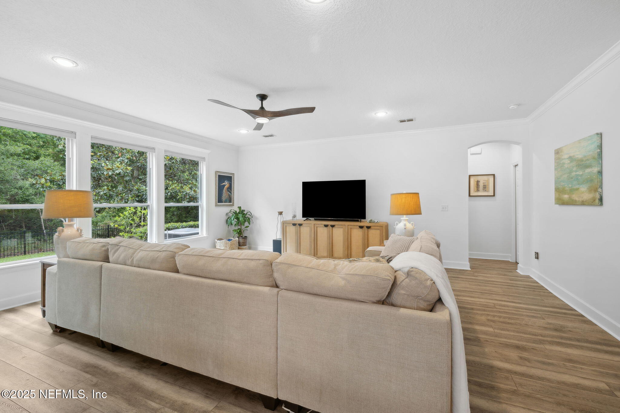 242 HOWLAND Drive