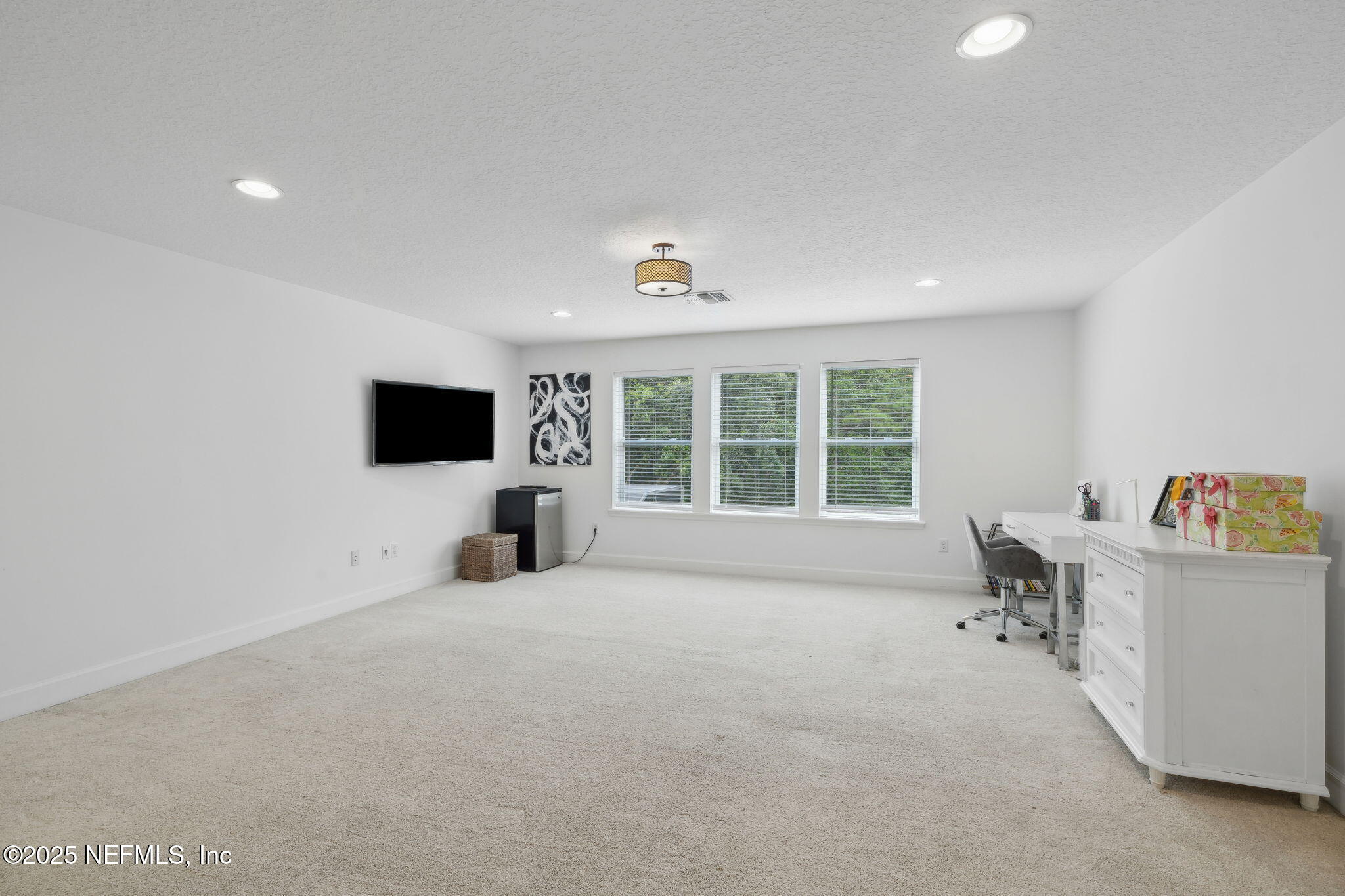 242 HOWLAND Drive