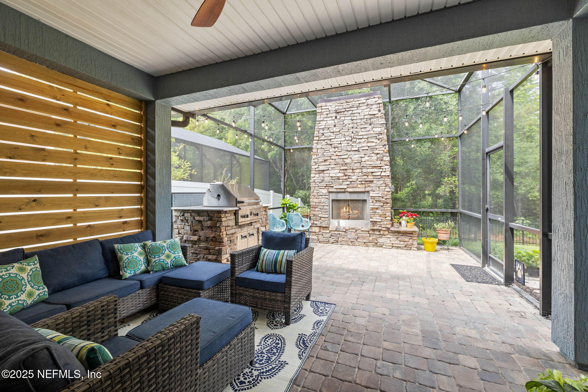 242 HOWLAND Drive