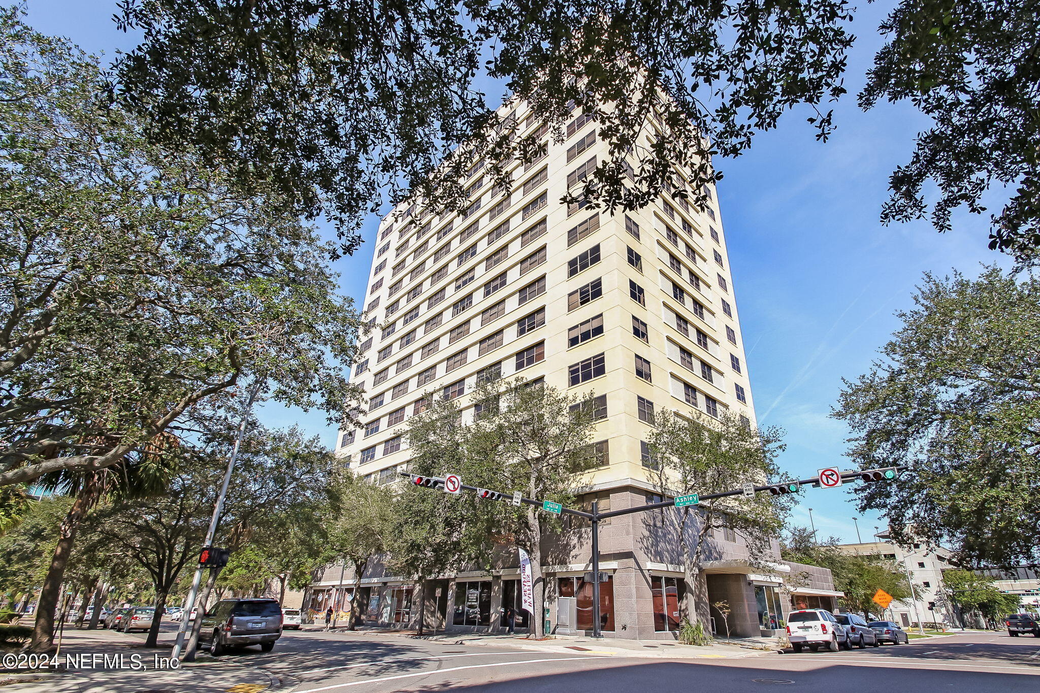 311 W ASHLEY Street, 906