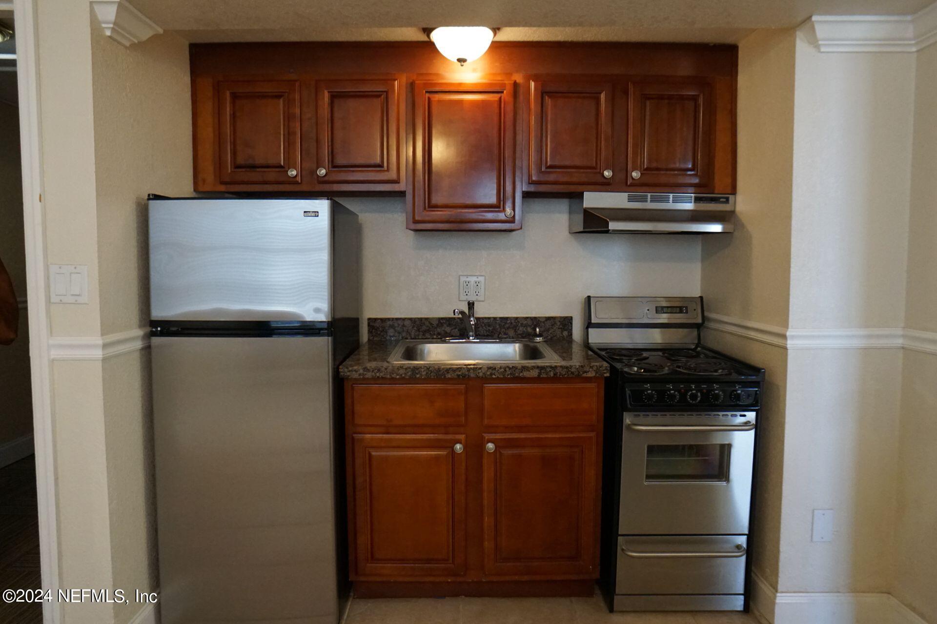 311 W ASHLEY Street, 906
