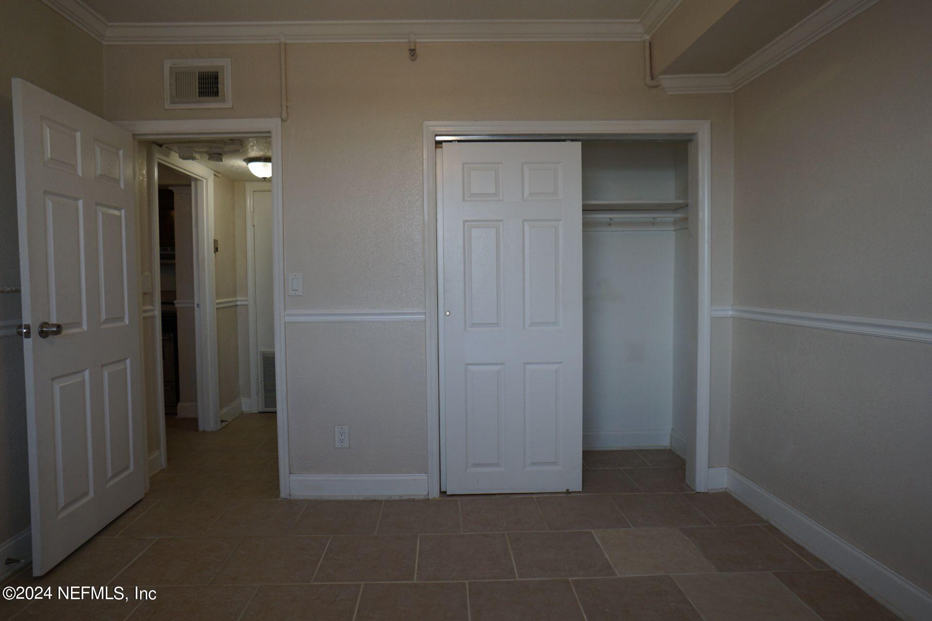 311 W ASHLEY Street, 906