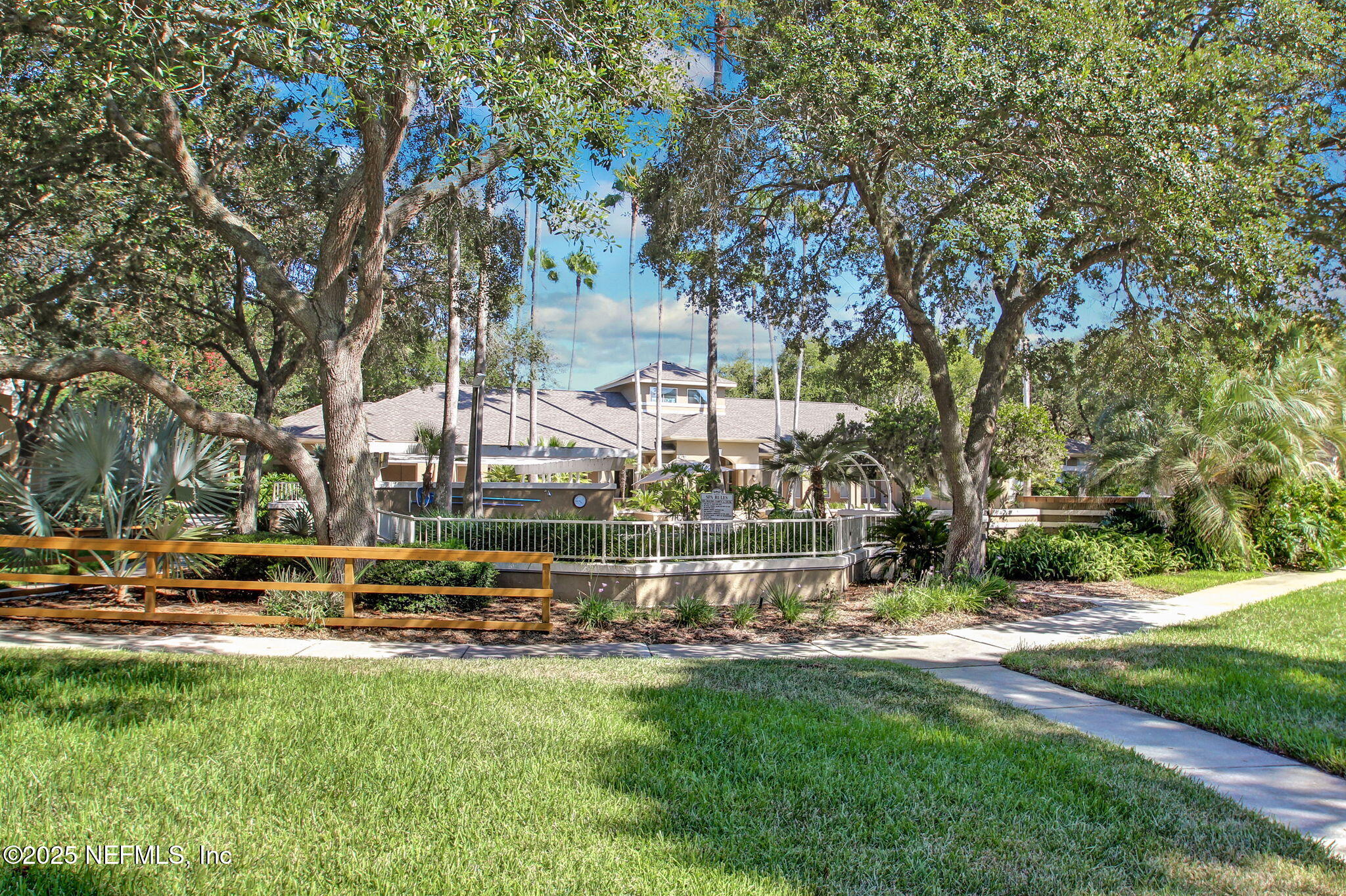 9 ARBOR CLUB Drive, 101