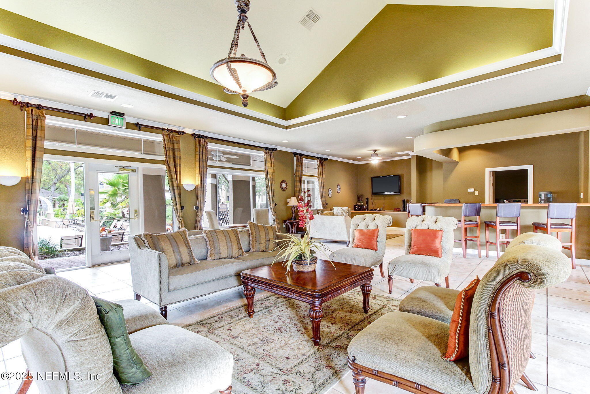 9 ARBOR CLUB Drive, 101