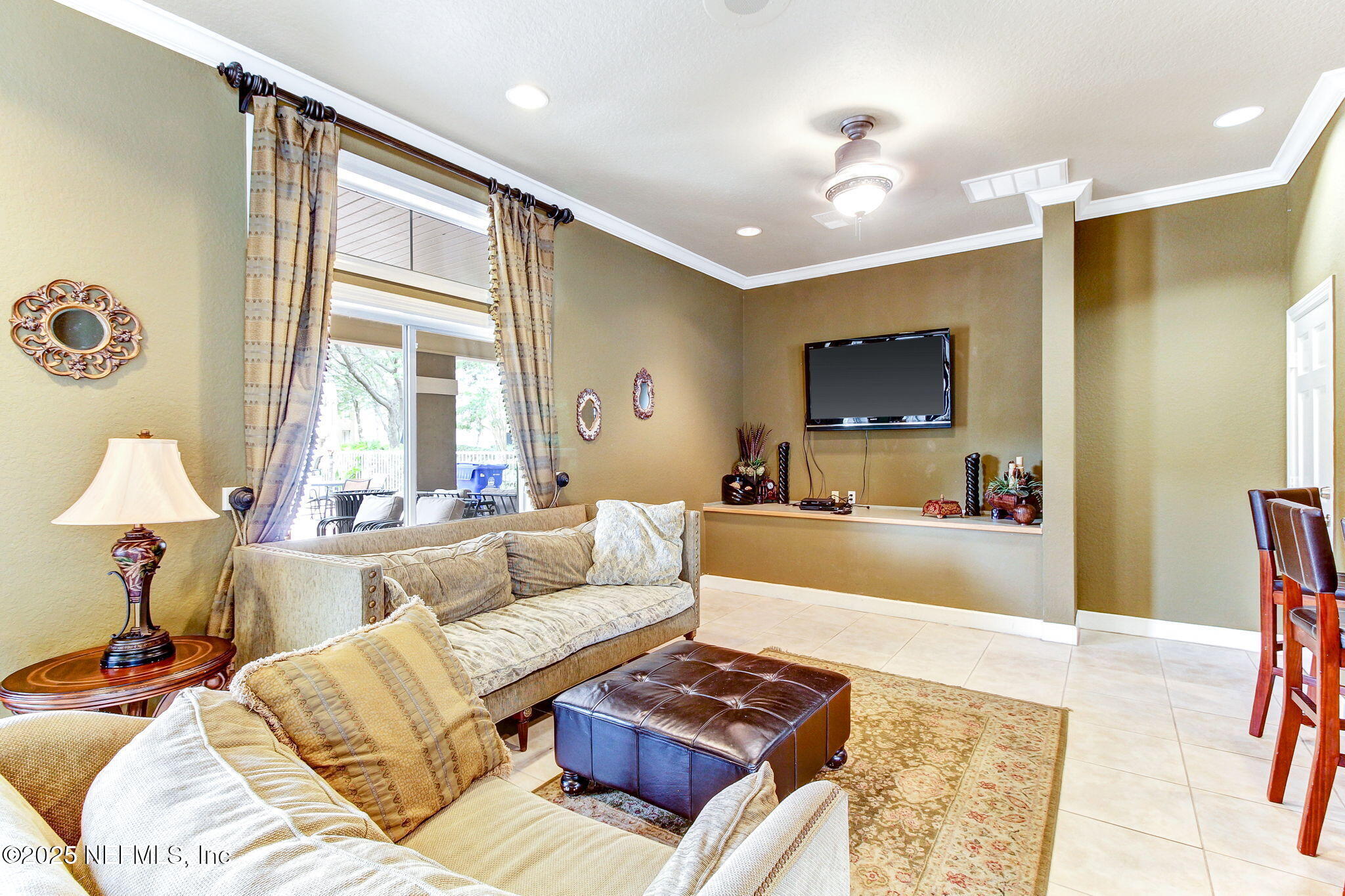 9 ARBOR CLUB Drive, 101