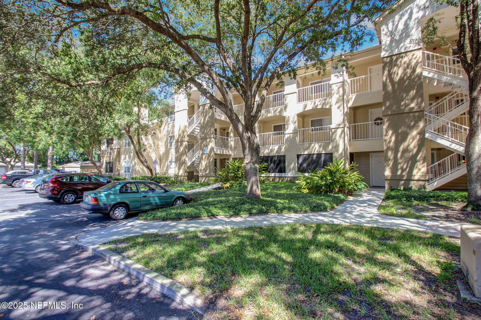 9 ARBOR CLUB Drive, 101