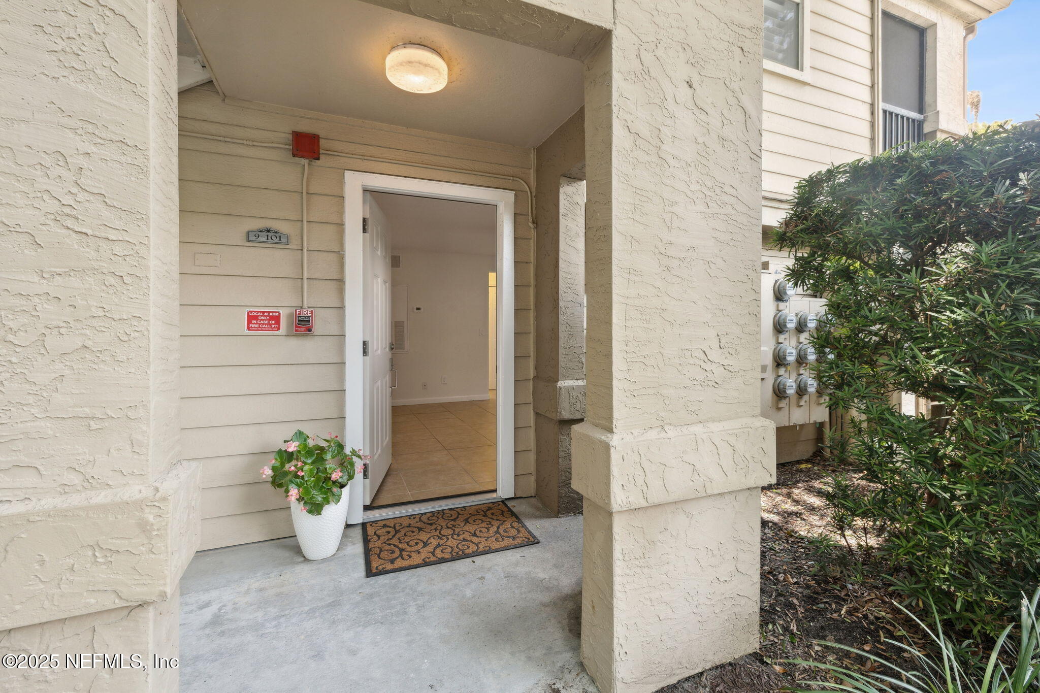 9 ARBOR CLUB Drive, 101