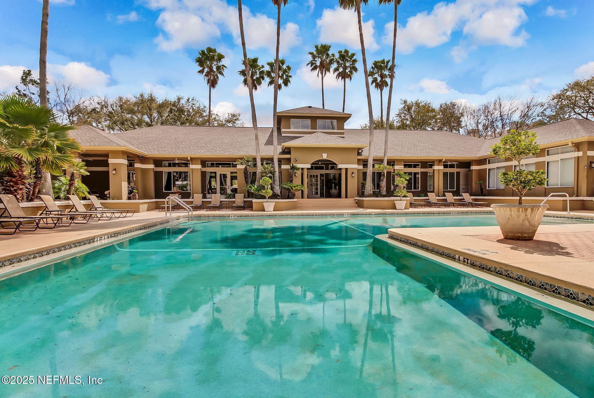 9 ARBOR CLUB Drive, 101
