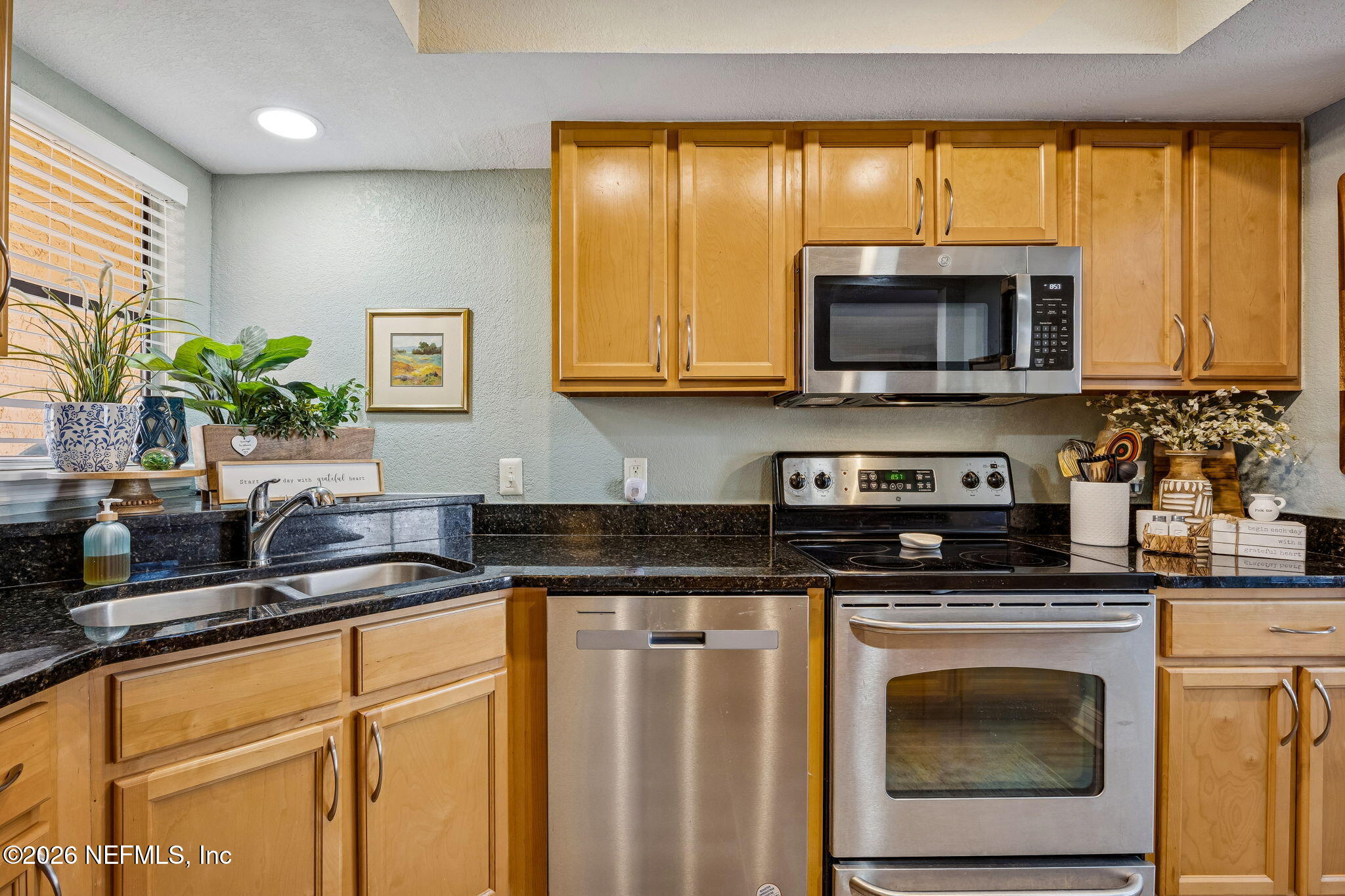 851 SHORELINE Circle