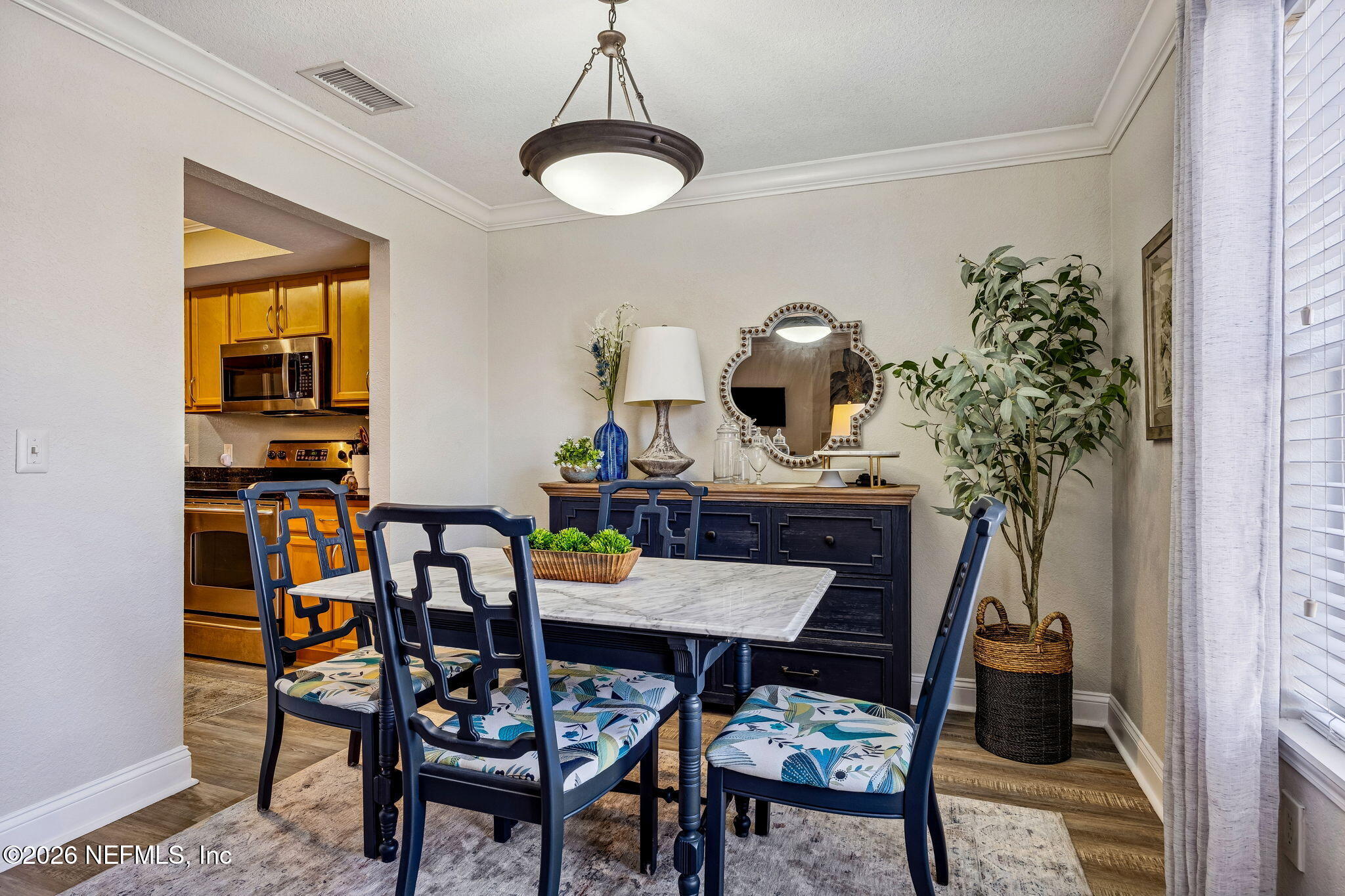 851 SHORELINE Circle