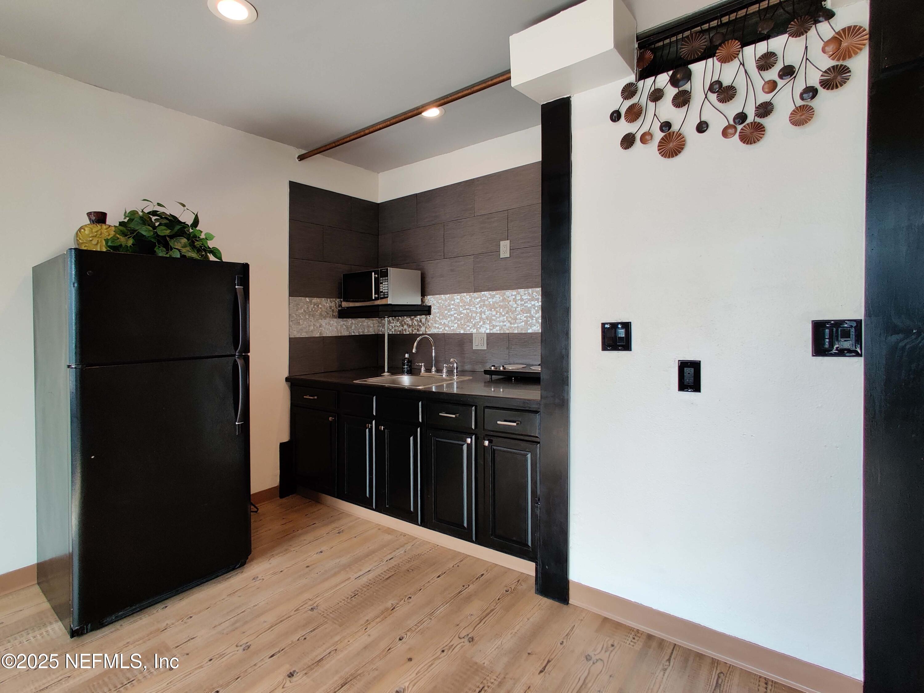 311 W ASHLEY Street 1715