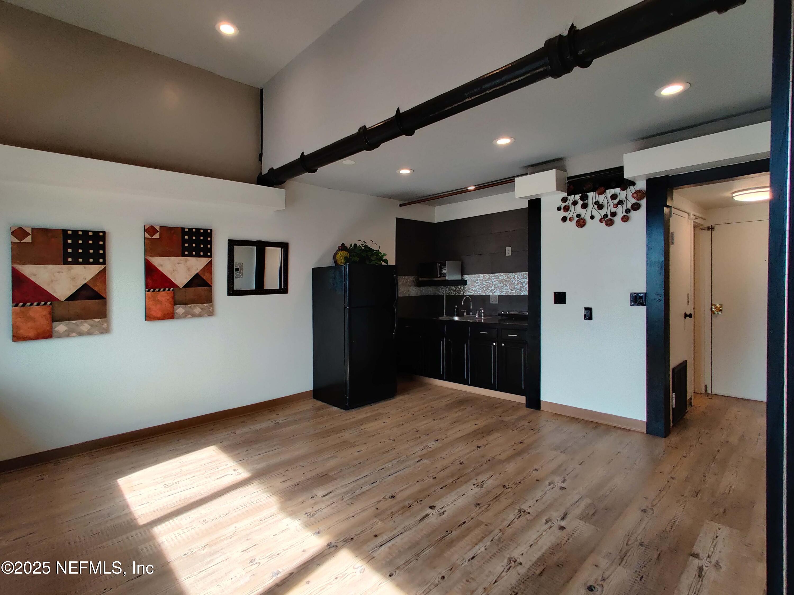 311 W ASHLEY Street 1715